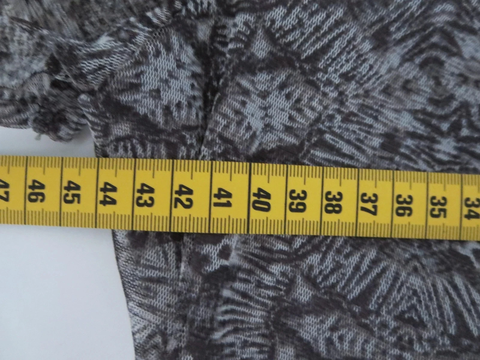 Robe fluide imprimée noir & gris Armand Thiery - Taille 40 ( – photo 4